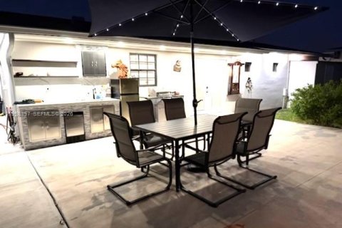 Casa en venta en Miami, Florida, 3 dormitorios, 111.48 m2 № 2031571 - foto 16