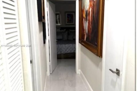 Casa en venta en Miami, Florida, 3 dormitorios, 111.48 m2 № 2031571 - foto 7