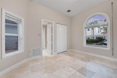 Villa ou maison à vendre à Hollywood, Floride: 4 chambres, 355.17 m2 № 1957993 - photo 8