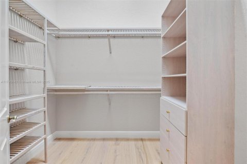 Villa ou maison à vendre à Hollywood, Floride: 4 chambres, 355.17 m2 № 1957993 - photo 27