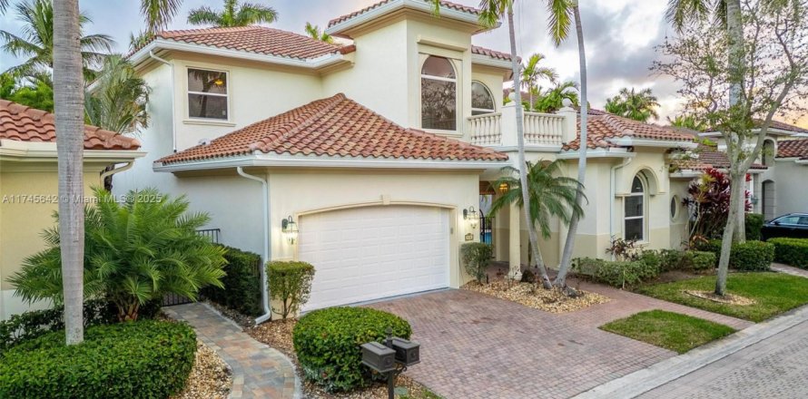 Villa ou maison à Hollywood, Floride 4 chambres, 355.17 m2 № 1957993