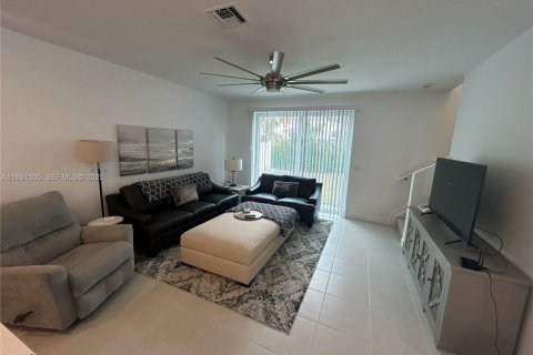 Villa ou maison à louer à Port St. Lucie, Floride: 3 chambres, 151.62 m2 № 1990524 - photo 4