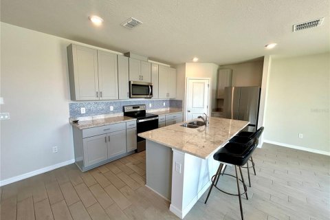 Villa ou maison à louer à Zephyrhills, Floride: 3 chambres, 182.46 m2 № 2100925 - photo 5