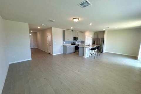 Villa ou maison à louer à Zephyrhills, Floride: 3 chambres, 182.46 m2 № 2100925 - photo 3