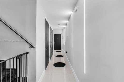 Copropriété à vendre à Miami Beach, Floride: 2 chambres, 157.93 m2 № 1967663 - photo 10