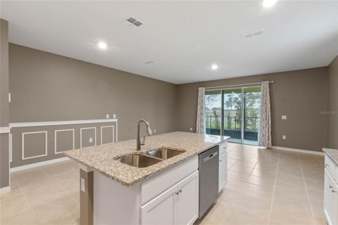 Townhouse in Howey-in-the-Hills, Florida 3 bedrooms, 163.32 sq.m. № 2101302 - photo 9