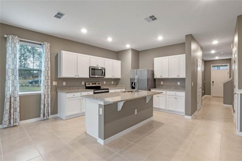 Townhouse in Howey-in-the-Hills, Florida 3 bedrooms, 163.32 sq.m. № 2101302 - photo 7
