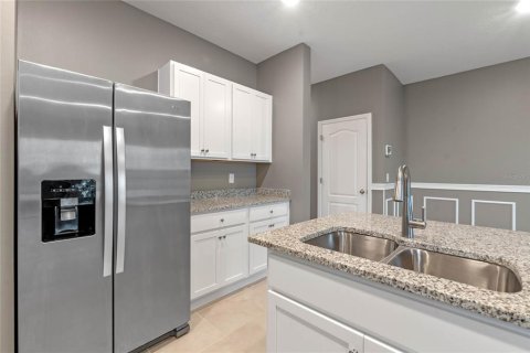 Townhouse in Howey-in-the-Hills, Florida 3 bedrooms, 163.32 sq.m. № 2101302 - photo 10