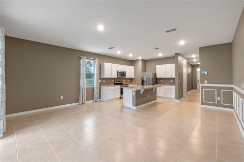Townhouse in Howey-in-the-Hills, Florida 3 bedrooms, 163.32 sq.m. № 2101302 - photo 6
