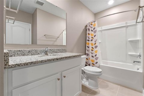 Townhouse in Howey-in-the-Hills, Florida 3 bedrooms, 163.32 sq.m. № 2101302 - photo 16