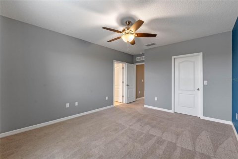 Townhouse in Howey-in-the-Hills, Florida 3 bedrooms, 163.32 sq.m. № 2101302 - photo 13