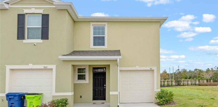 Townhouse in Howey-in-the-Hills, Florida 3 bedrooms, 163.32 sq.m. № 2101302