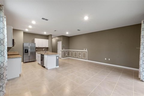 Townhouse in Howey-in-the-Hills, Florida 3 bedrooms, 163.32 sq.m. № 2101302 - photo 5