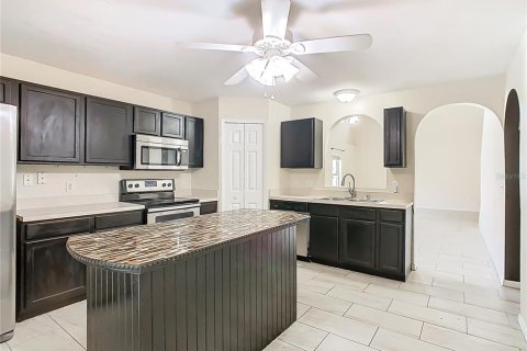 House in Winter Haven, Florida 4 bedrooms, 195.19 sq.m. № 1902851 - photo 13