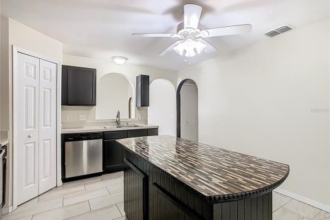 House in Winter Haven, Florida 4 bedrooms, 195.19 sq.m. № 1902851 - photo 12