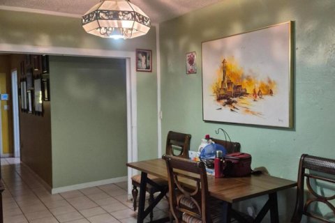 House in Hollywood, Florida 3 bedrooms, 166.48 sq.m. № 2240843 - photo 4