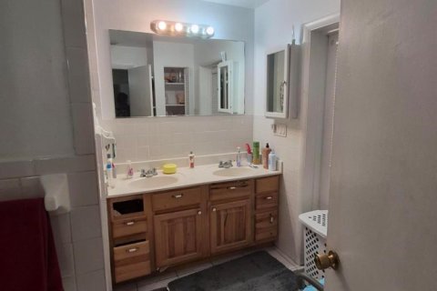 House in Hollywood, Florida 3 bedrooms, 166.48 sq.m. № 2240843 - photo 10