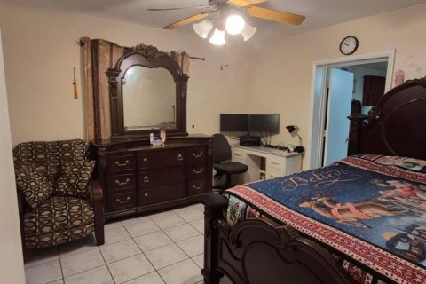 House in Hollywood, Florida 3 bedrooms, 166.48 sq.m. № 2240843 - photo 9