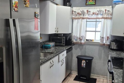 House in Hollywood, Florida 3 bedrooms, 166.48 sq.m. № 2240843 - photo 3