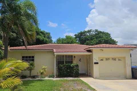 House in Hollywood, Florida 3 bedrooms, 166.48 sq.m. № 2240843
