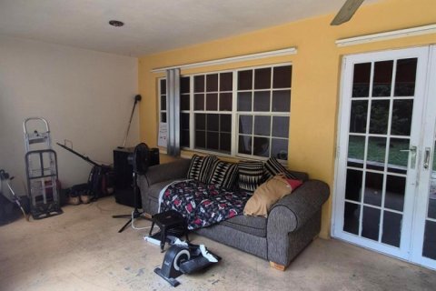 House in Hollywood, Florida 3 bedrooms, 166.48 sq.m. № 2240843 - photo 13