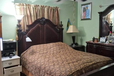 House in Hollywood, Florida 3 bedrooms, 166.48 sq.m. № 2240843 - photo 5