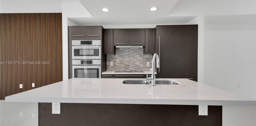 Кондоминиум с 1 спальней в Дорал, Флорида № 2006722