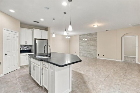House in Orlando, Florida 4 bedrooms, 181.81 sq.m. № 2413900 - photo 15