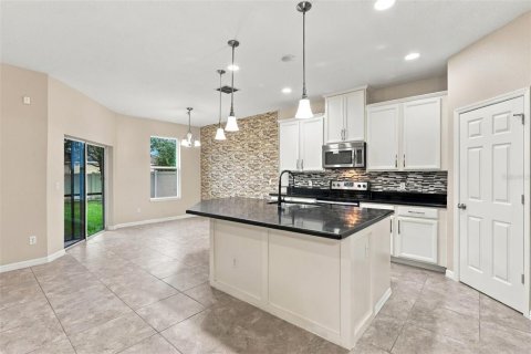 House in Orlando, Florida 4 bedrooms, 181.81 sq.m. № 2413900 - photo 13