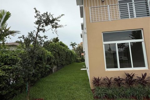 Villa ou maison à louer à Miami, Floride: 5 chambres № 2390148 - photo 5