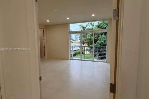Villa ou maison à louer à Miami, Floride: 5 chambres № 2390148 - photo 13