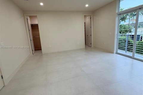 Villa ou maison à louer à Miami, Floride: 5 chambres № 2390148 - photo 15