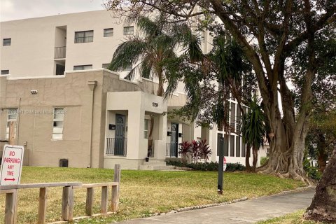 Immobilier commercial à vendre à Hollywood, Floride № 2017292 - photo 18