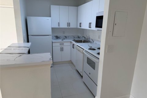 Copropriété à louer à Plantation, Floride: 2 chambres, 86.03 m2 № 1999506 - photo 5