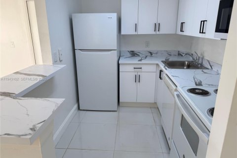 Copropriété à louer à Plantation, Floride: 2 chambres, 86.03 m2 № 1999506 - photo 7