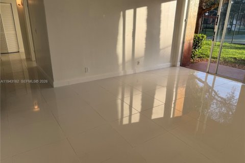 Copropriété à louer à Plantation, Floride: 2 chambres, 86.03 m2 № 1999506 - photo 10