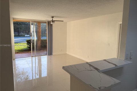 Copropriété à louer à Plantation, Floride: 2 chambres, 86.03 m2 № 1999506 - photo 3