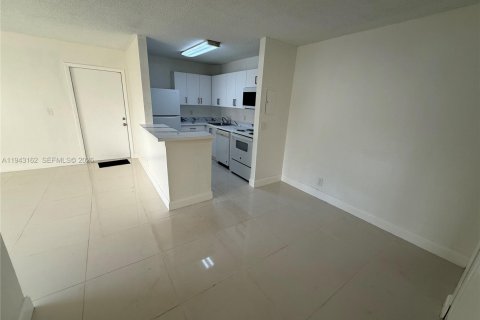 Copropriété à louer à Plantation, Floride: 2 chambres, 86.03 m2 № 1999506 - photo 11