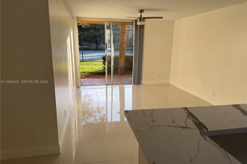 Copropriété à louer à Plantation, Floride: 2 chambres, 86.03 m2 № 1999506 - photo 9