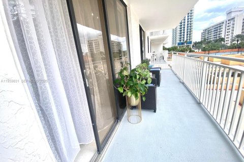 Купить кондоминиум в Санни-Айлс-Бич, Флорида 2 спальни, 114.46м2, № 2020011 - фото 12