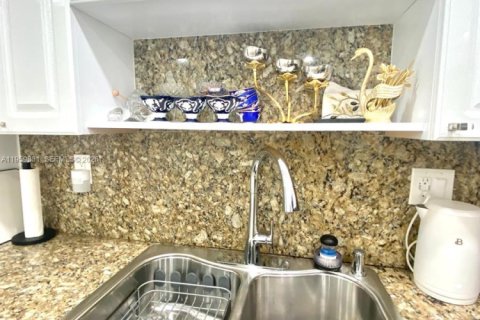 Купить кондоминиум в Санни-Айлс-Бич, Флорида 2 спальни, 114.46м2, № 2020011 - фото 21