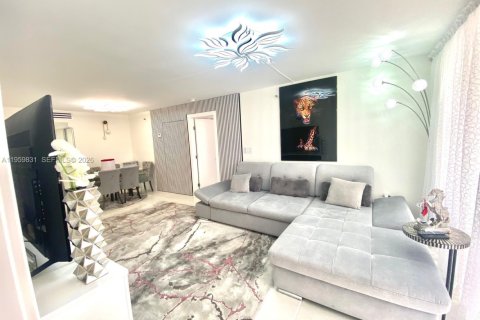 Купить кондоминиум в Санни-Айлс-Бич, Флорида 2 спальни, 114.46м2, № 2020011 - фото 4