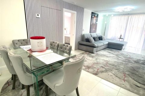 Купить кондоминиум в Санни-Айлс-Бич, Флорида 2 спальни, 114.46м2, № 2020011 - фото 30