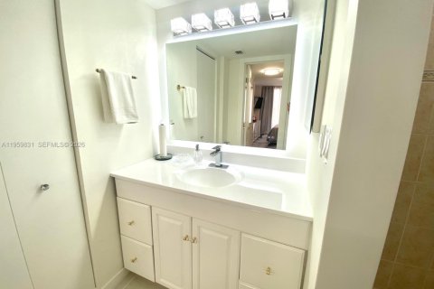 Купить кондоминиум в Санни-Айлс-Бич, Флорида 2 спальни, 114.46м2, № 2020011 - фото 28