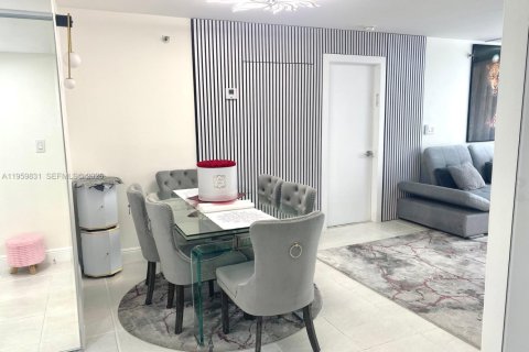 Купить кондоминиум в Санни-Айлс-Бич, Флорида 2 спальни, 114.46м2, № 2020011 - фото 2