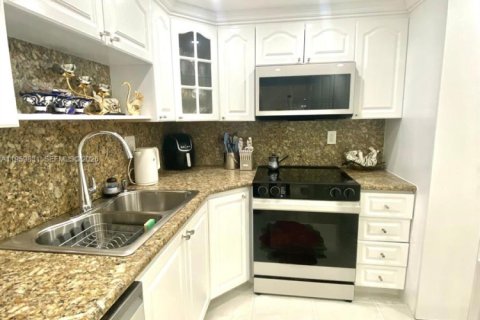 Купить кондоминиум в Санни-Айлс-Бич, Флорида 2 спальни, 114.46м2, № 2020011 - фото 25