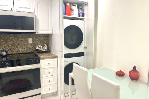 Купить кондоминиум в Санни-Айлс-Бич, Флорида 2 спальни, 114.46м2, № 2020011 - фото 6