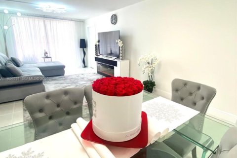 Купить кондоминиум в Санни-Айлс-Бич, Флорида 2 спальни, 114.46м2, № 2020011 - фото 20