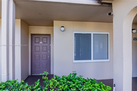 Condo in Pembroke Pines, Florida, 1 bedroom  № 1944114 - photo 5