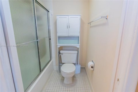 Condo in Pembroke Pines, Florida, 1 bedroom  № 1944114 - photo 25